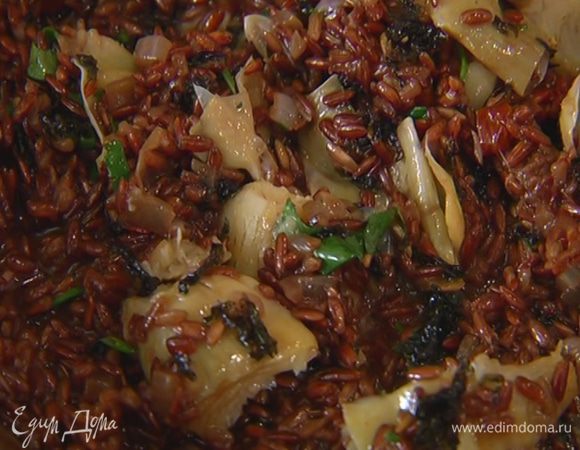 Добавить морскую капусту и все еще раз перемешать.