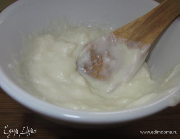 Готовый "клейстер" снимаем с огня и если мы хотим печь хлеб сегодня, то для более скорого остывания, перекладываем заварку в другую, не горячую миску
