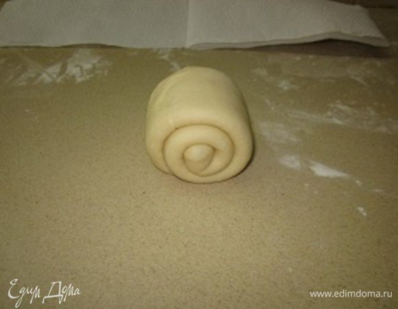 Скручиваю заготовку улиткой.