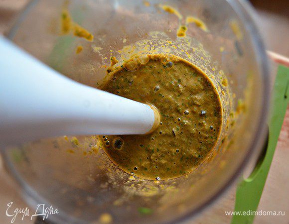 Все ингредиенты сложить в миску и взбить блендером. Подобный рецепт топенадо я уже публиковала. Вы можете его использовать не только к бараньей ноге, но также и в качестве готовой закуски  - намазывать на хлеб или тосты. Поэтому, если у вас получится много топенадо, то он у вас не пропадёт!
