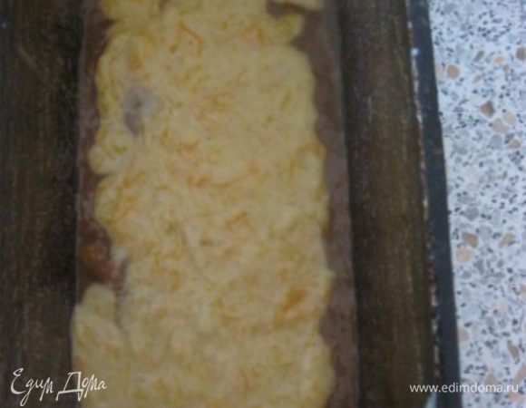 Сверху снова светлое тесто.

Выпекать в разогретой духовке, 40-45 минут.