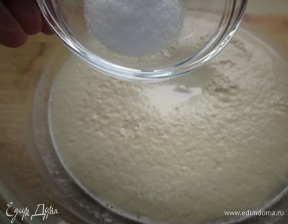 И вот когда на водичке появятся эти демонстрационные бульки и пена добавляем соль. Опять же все перемешиваем и... 
