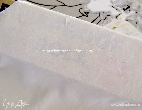 Еще раз раскатываем, смотрим чтобы не было морщин.
