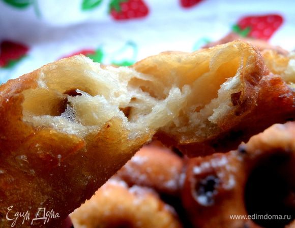 Пончики классно отламывать))),они все в дырках и оооочень мягкие)))