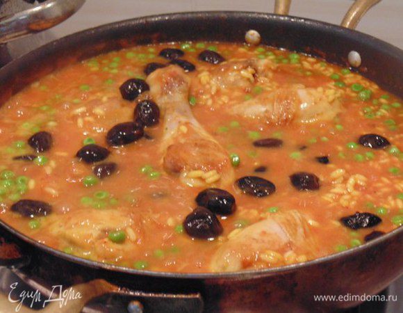 Добавить маслины, вернуть креветки.