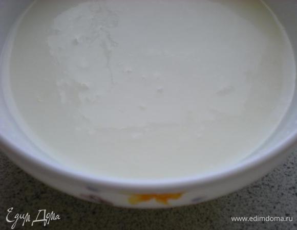 Аккуратно перемешать до однородной консистенции и добавить к молоку.  Затем еще раз тщательно помешать. 