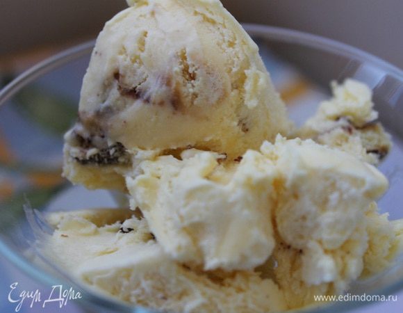 Кушали мы с мороженым по рецепту Маруси (marysa) http://www.edimdoma.ru/retsepty/60227-domashnee-slivochnoe-morozhenoe Советую всем его попробовать, т.к. его легко готовить, а вкус просто восхитительный!!!