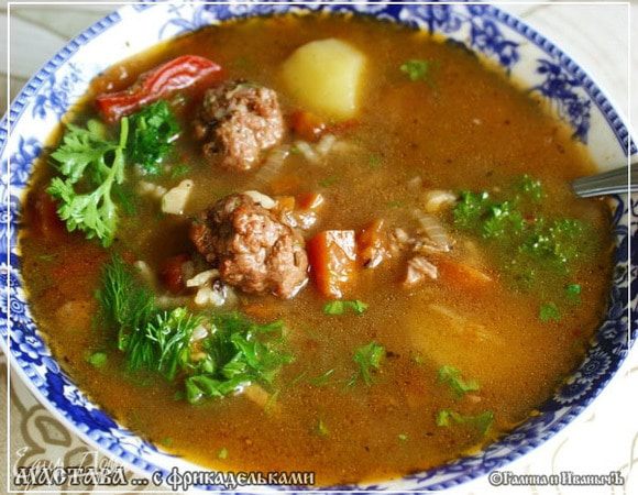 Ну вот. Собственно все готово. Про ароматы я говорить не стану. Зачем?
А уж когда в тарелочки разольете, то и зеленцы свежей порубленной стоит добавить.

Ангела вам за трапезой!