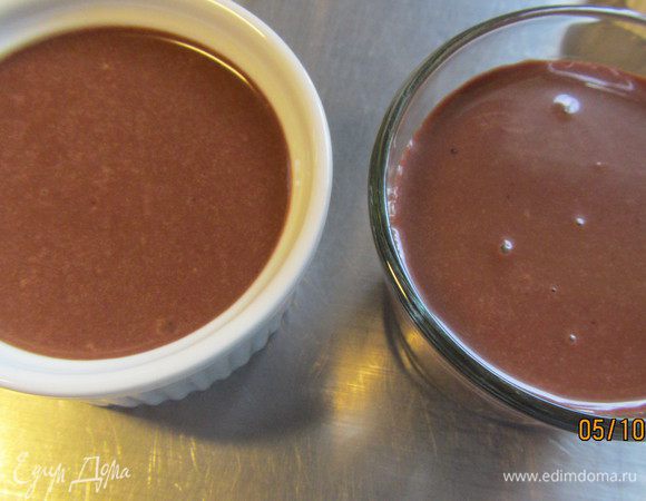 Разливаем крем по формочкам или небольшим креманкам (у меня получилось 2 порции). Ставим в холодильник до подачи.
