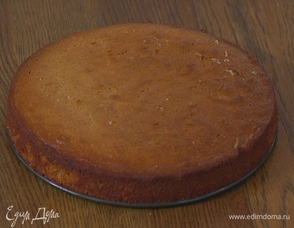 Готовый кекс присыпать сахарной пудрой.