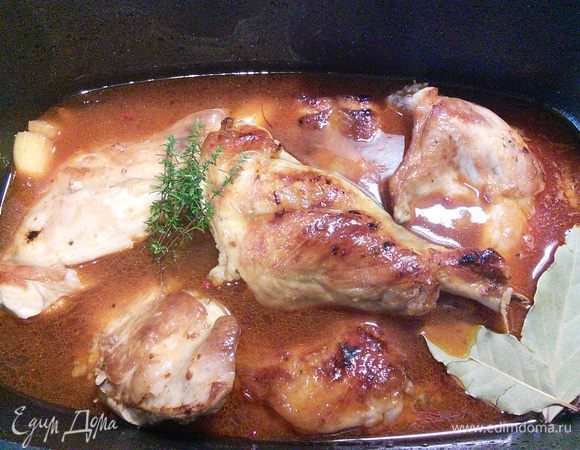 Переложите  мясо в кастрюлю вместе с соком, от него образовавшимся, накройте крышкой или фольгой. 