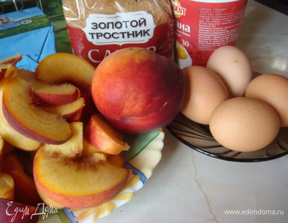 Для приготовления теста нам понадобится миксер,для облегчения труда,но можно и в ручную.
Все ингредиенты перемешиваем яйца вводим по одному,сл.масло растопить,мак добавила сухой,муку прибавляем потихоньку.Тесто должно получится как на оладьи.
Миндальная мука 50 гр(у меня не было перемолола лепестки)
Персики разрезать на дольки .