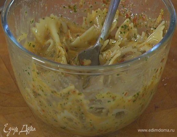 Добавить яйца и еще раз все перемешать.