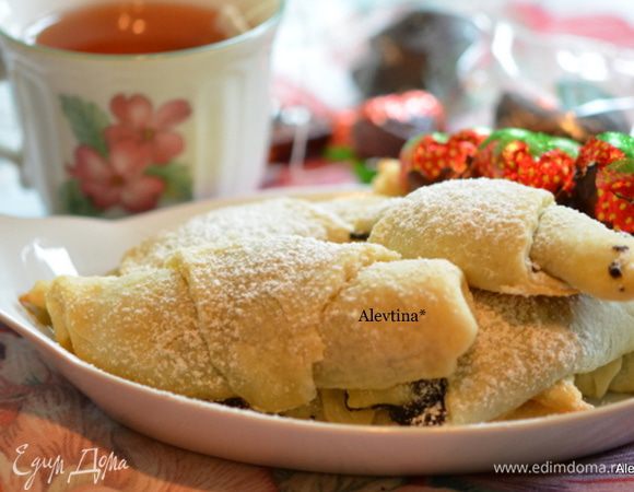 Готовый ругелаш посыпать сахарной пудрой и подаем к столу. Приятного аппетита.
