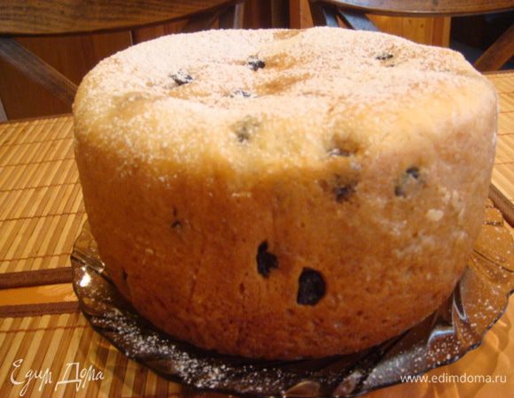 Можно приготовить глазурь белую, а я просто посыпала сах.пудрой.
Это оч. ,оч.вкусно,невероятно мягкий, воздушный.
Вот такая Ромовая баба одна на всех))
