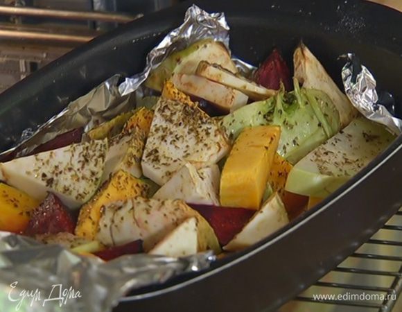 Когда овощи будут почти готовы, раскрыть фольгу и запекать их под грилем до образования румяной корочки.