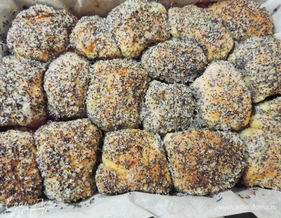 Ставим пирог в разогретую до 180 градусов духовку. Выпекаем 35-40 минут до золотистого цвета. Если будет слишком сильно румяниться сверху - накройте его бумагой. Ориентируйтесь по своей духовке.