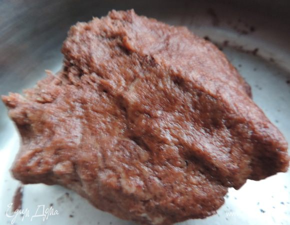 В другую добавляем какао. У меня какао насыщенного цвета и вкуса, поэтому его надо немного. Вы можете добавить больше, смотрите по ситуации.