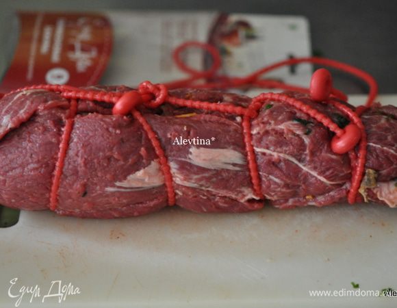 Используем кулинарную нить от Ю.Высоцкой, например, или др. приспособления, начиная с одного конца и заканчивая вторым. Если нужно можно прихватить концы зубочистками.
