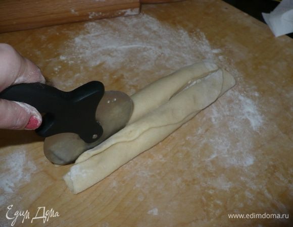 Можно еще разрезать рулетик вдоль.