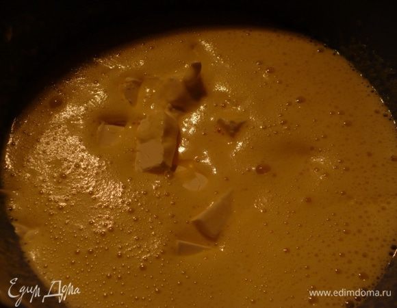 Добавить размягченное масло.