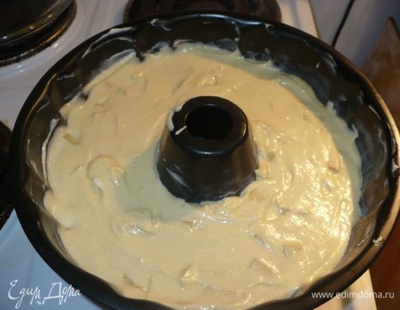 Выложить тесто в смазанную форму для кекса. Выпекать 30 мин. при 180гр. 