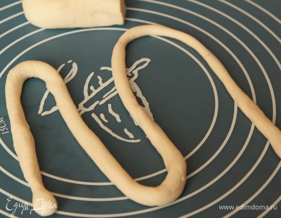 Можно чипетки просто от такого куска нащипать, а можно вот так скатать в колбаску и нащипать.