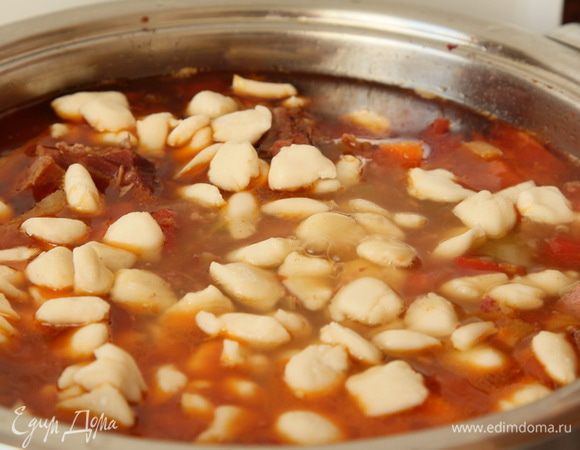 Через 30 минут добавляем чипетки. Им готовиться недолго, буквально минут 5.