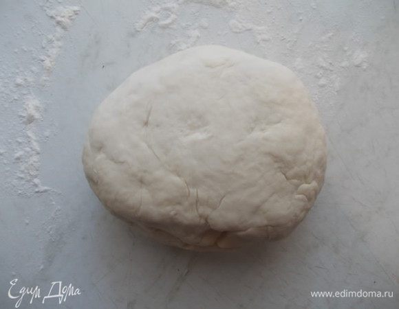 Отбиваем тесто раз 30-40 об стол,оно станет более эластичное.Убрать в прохладное место на 1 час,накрытое пленкой.
