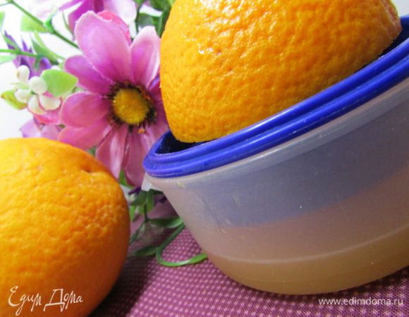 Из апельсина выдавить сок  (в идеале лимонный, но у меня не оказалось дома лимона).