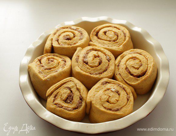 Разогреть духовку до 180С. Выпекать до уверенно-золотистого цвета, около 20-25 минут.
