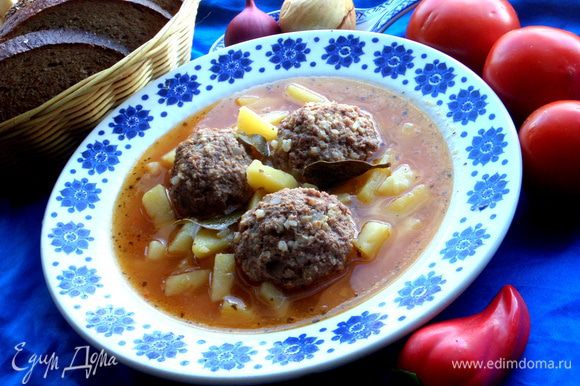 Разливаем суп по тарелочкам,в центр кладём парочку бомбочек и угощаем близких))) Ну очень ароматный вкусный армянский суп!