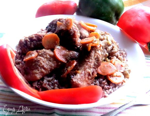 Ну раз пошла пляска про мяско...,предлагаю на второе рёбрышки (томлёные с вином) от Али (Апрель): http://www.edimdoma.ru/retsepty/52721-govyazhi-rebra-po-burgundski Были съедены без остатка моим мужским населением квартиры и даже досталось забежавшему гостю))) Все хвалили!