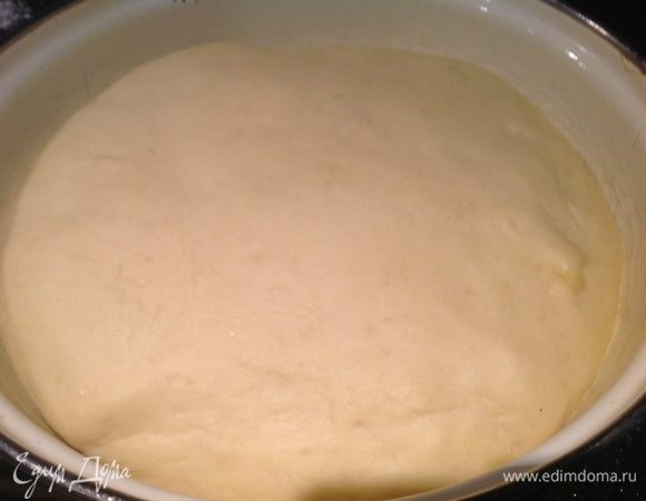 Поставьте в теплое место, примерно на 30 минут (пока тесто не увеличится вдвое).