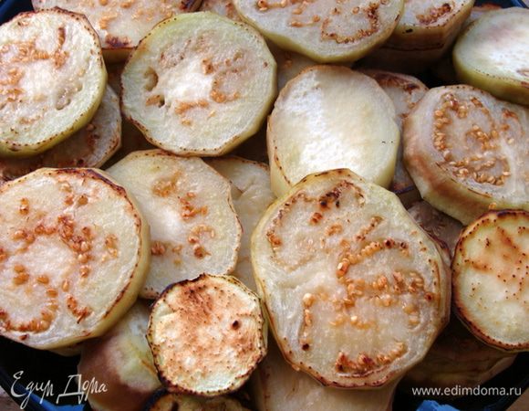 Обжарить с двух сторон.
Можно до полной готовности, можно до полу готовности. Можно обвалять в муке.