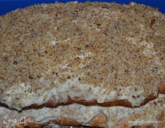 Промазываем кремом коржи.