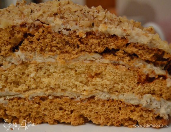 Вот такой тортик получается в середине). Тает во рту). 
Приятного аппетита.