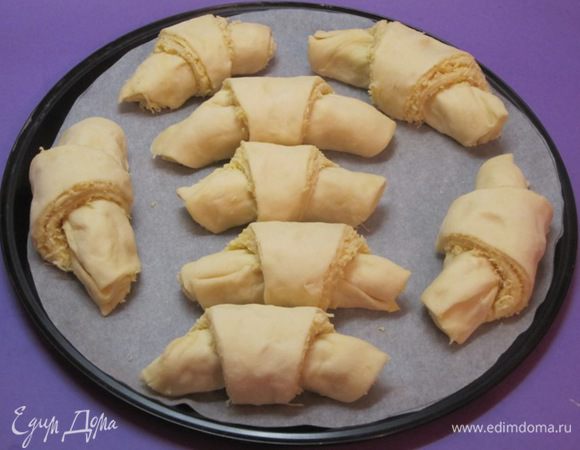 Накрыть пленкой, оставить на 20 минут для расстойки.