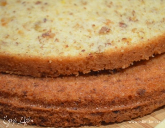 Теперь режем бисквит на 3 коржа