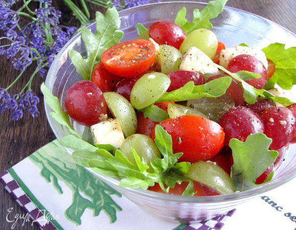 Выложить в салатник и подавать. Я добавила еще немного рукколы. Приятного аппетита!