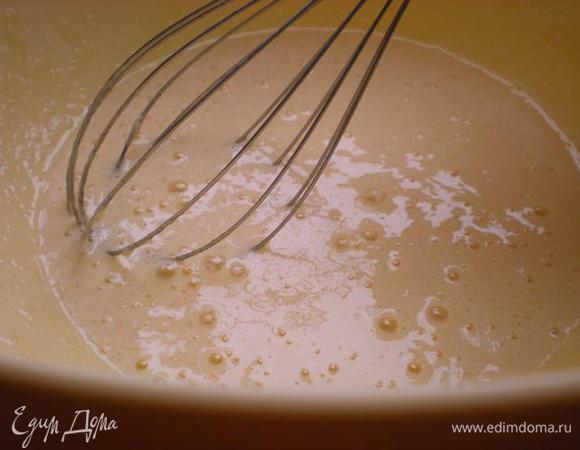 Взбить добела, добавить ванильный сахар.