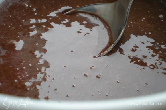 Глазурь. Желатин распустить в холодной воде. Соединить воду с сахаром, сливками, довести до кипения. Добавить какао, снять с огня. Добавить желатин. Мешать, чтоб не образовались пузырьки. Залить торт.