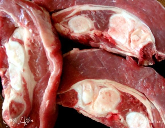 Грудинку отварить до готовности, примерно 1.5 часа.
Количество грудинки берите на свое усмотрение, это зависит от обилия мяса и костей в куске. 













