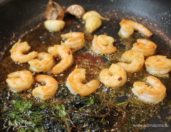 Я готовил как креветки в панцире, так и очищенные.