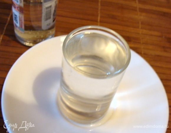 Последний штрих!
50 грамм!
Это нужно вылить в соус, перемешать и потом выключить, накрыть крышкой и оставить настояться.