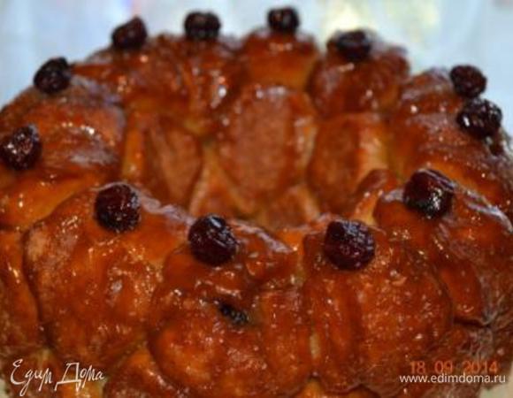 Я украсила вишенкой. Считается, что такой хлеб нужно есть руками, по этому не теряя времени, отрываем себе по кусочку! Приятного аппетита!