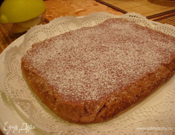 Остужаем в форме.
Вынимаем за фольгу и украшаем сах. пудрой.