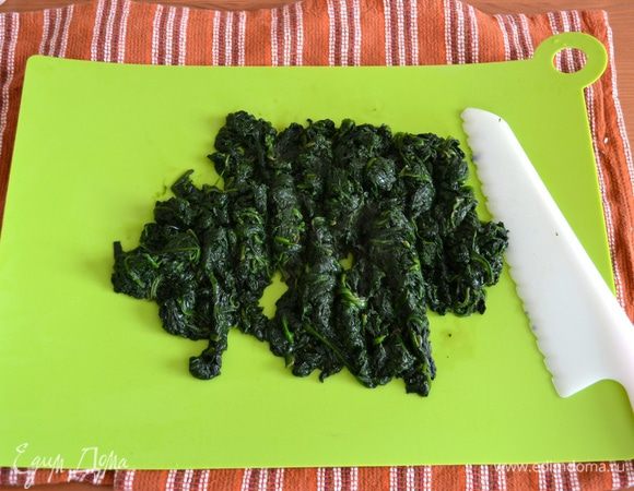 Остывший шпинат порубить...