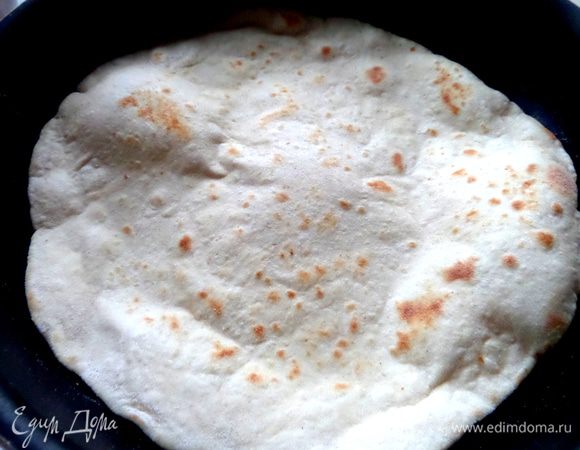 Переносим на раскалённую сухую сковороду.