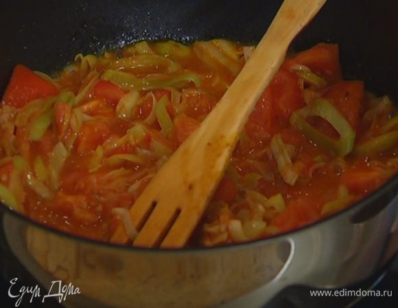 Всыпать сахар, все перемешать.